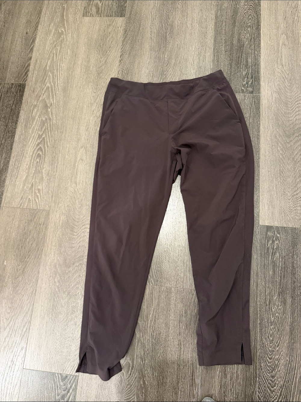 Athleta Cropped Ankle Pants in Deep Plum